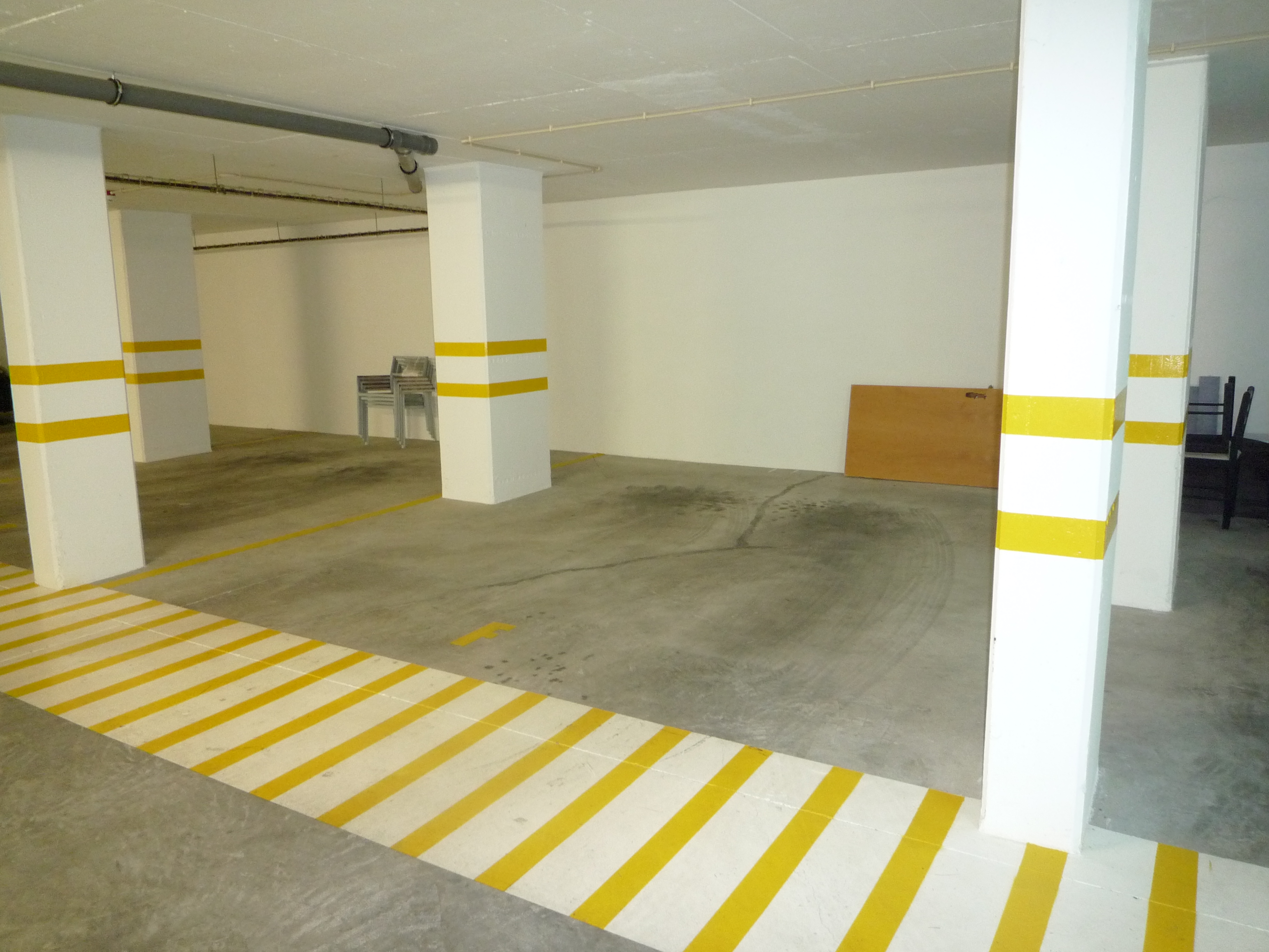 Garage parking space